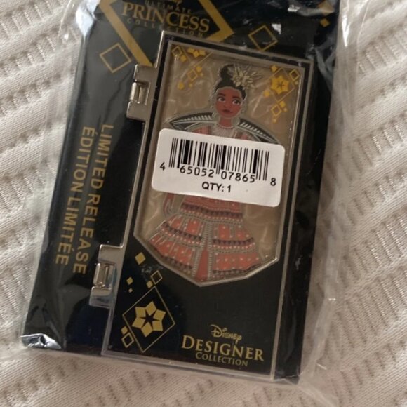 Moana Disney Ultimate Princess Collection Designer LR Hinged Pin - Picture 4 of 4